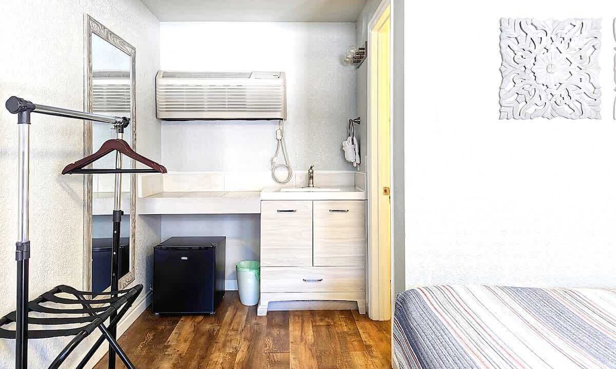Photo of Bedroom in Manitou Springs Historic District