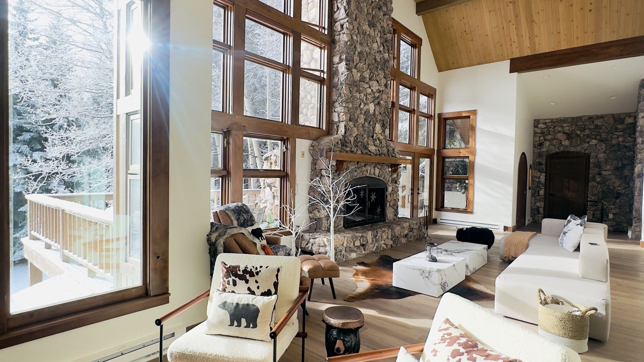 Photo of Livingroom in Avon