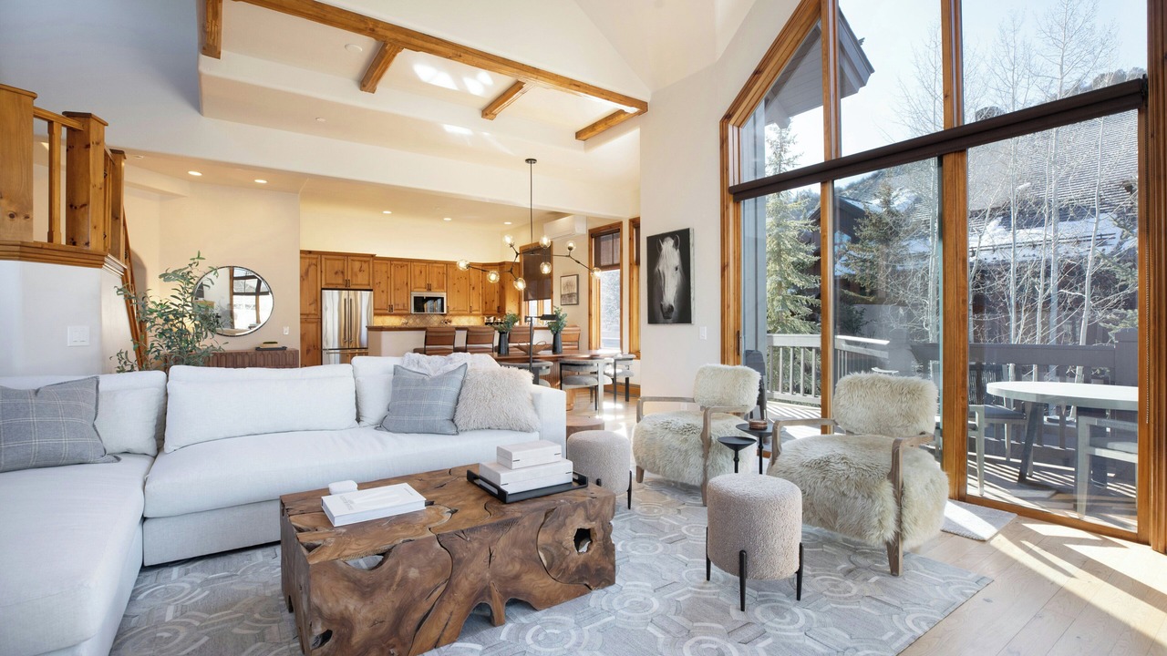 Photo of Livingroom in Edwards