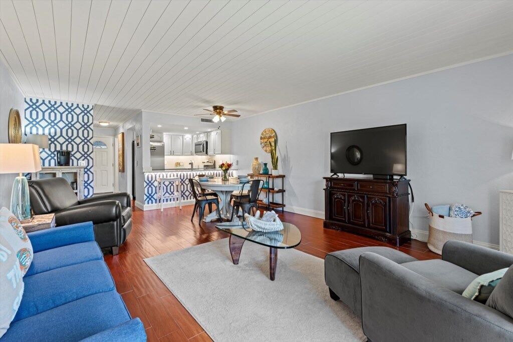 Photo of Livingroom in Butler Beach
