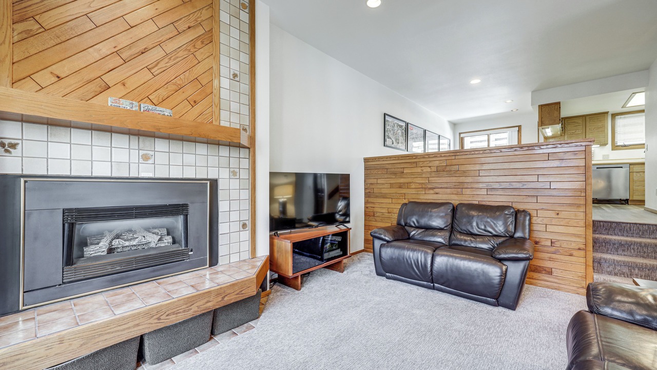Photo of Livingroom in Peak 9