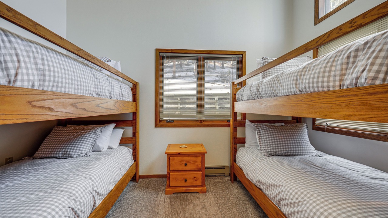 Photo of Bedroom in Peak 9