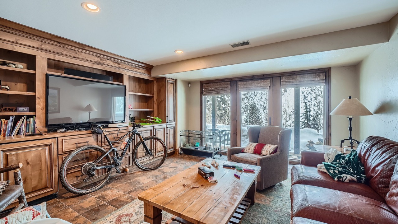 Photo of Livingroom in Avon