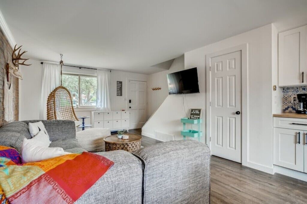 Photo of Livingroom in Arvada Plaza Area