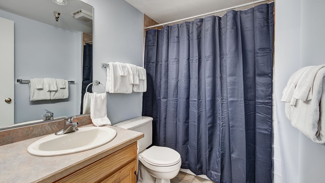 Photo of Bathroom in Four O'Clock