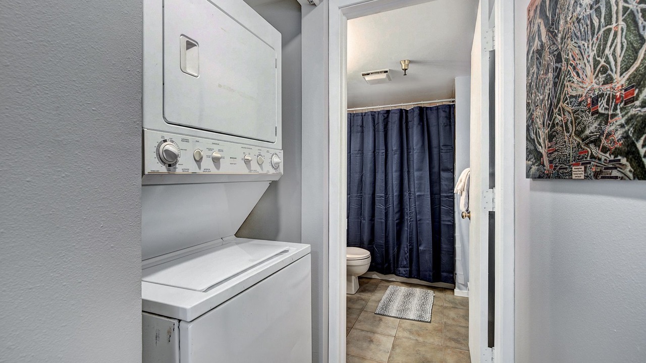 Photo of Bathroom in Four O'Clock