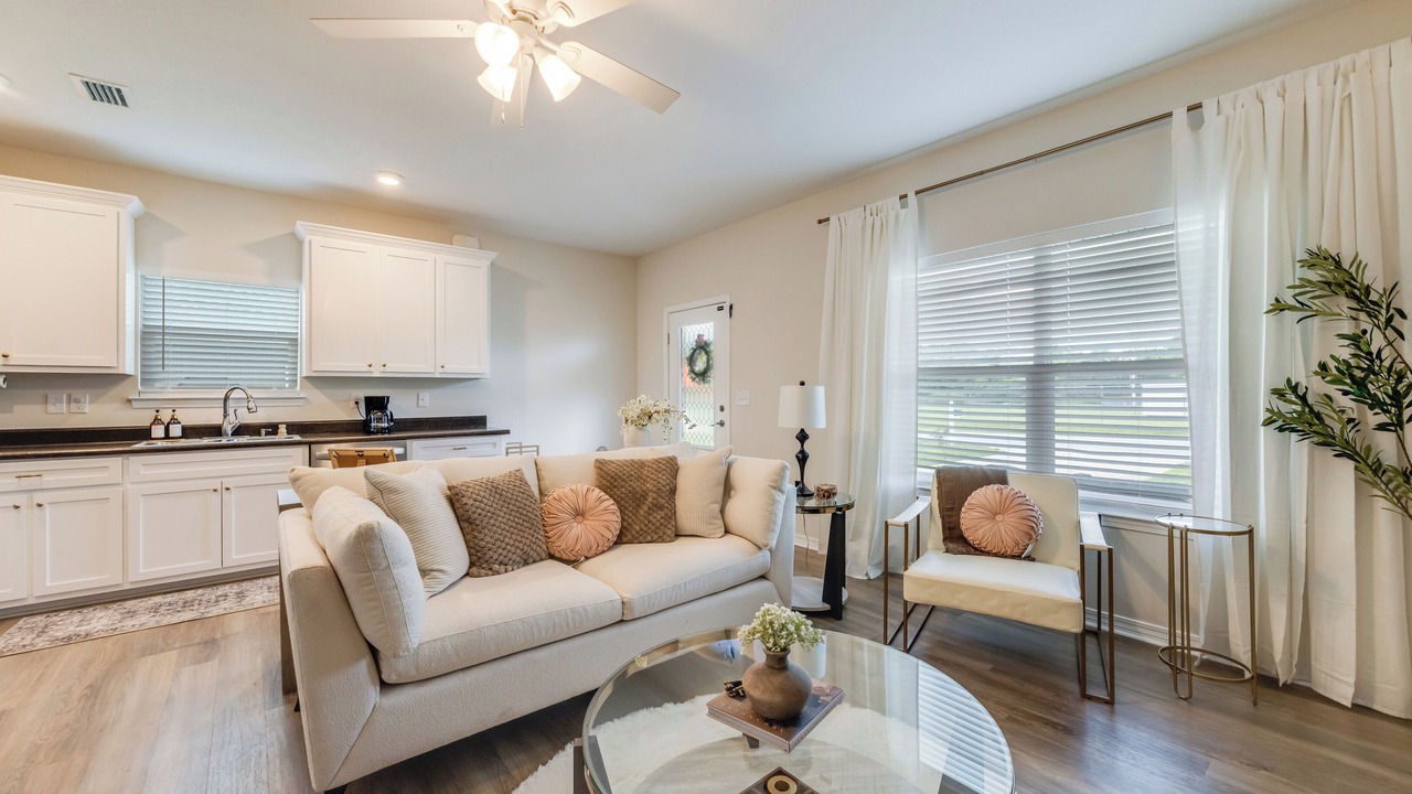 Photo of Livingroom in Laurel Hill