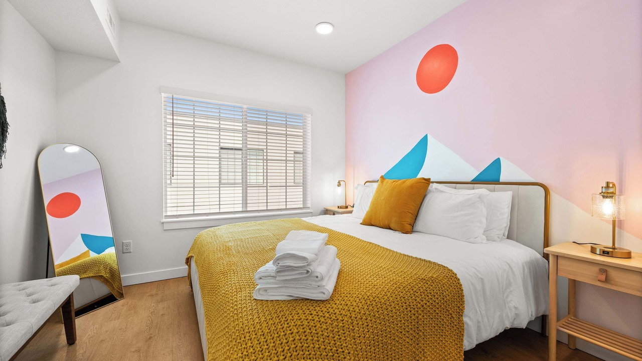 Photo of Bedroom in People's Freeway