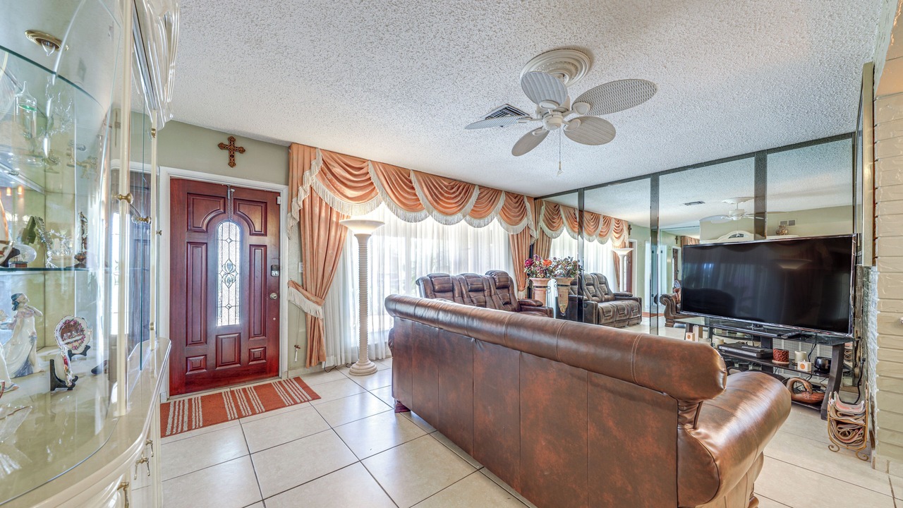 Photo of Livingroom in Miramar