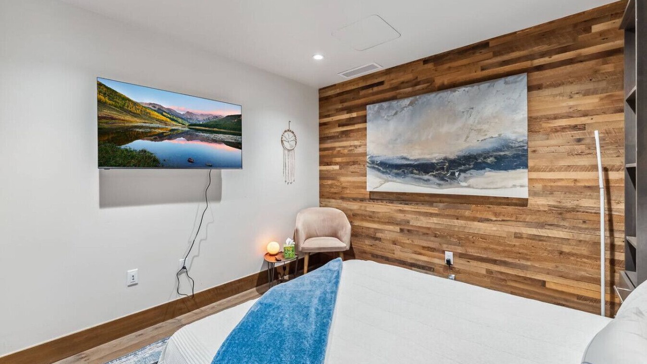 Photo of Bedroom in Avon