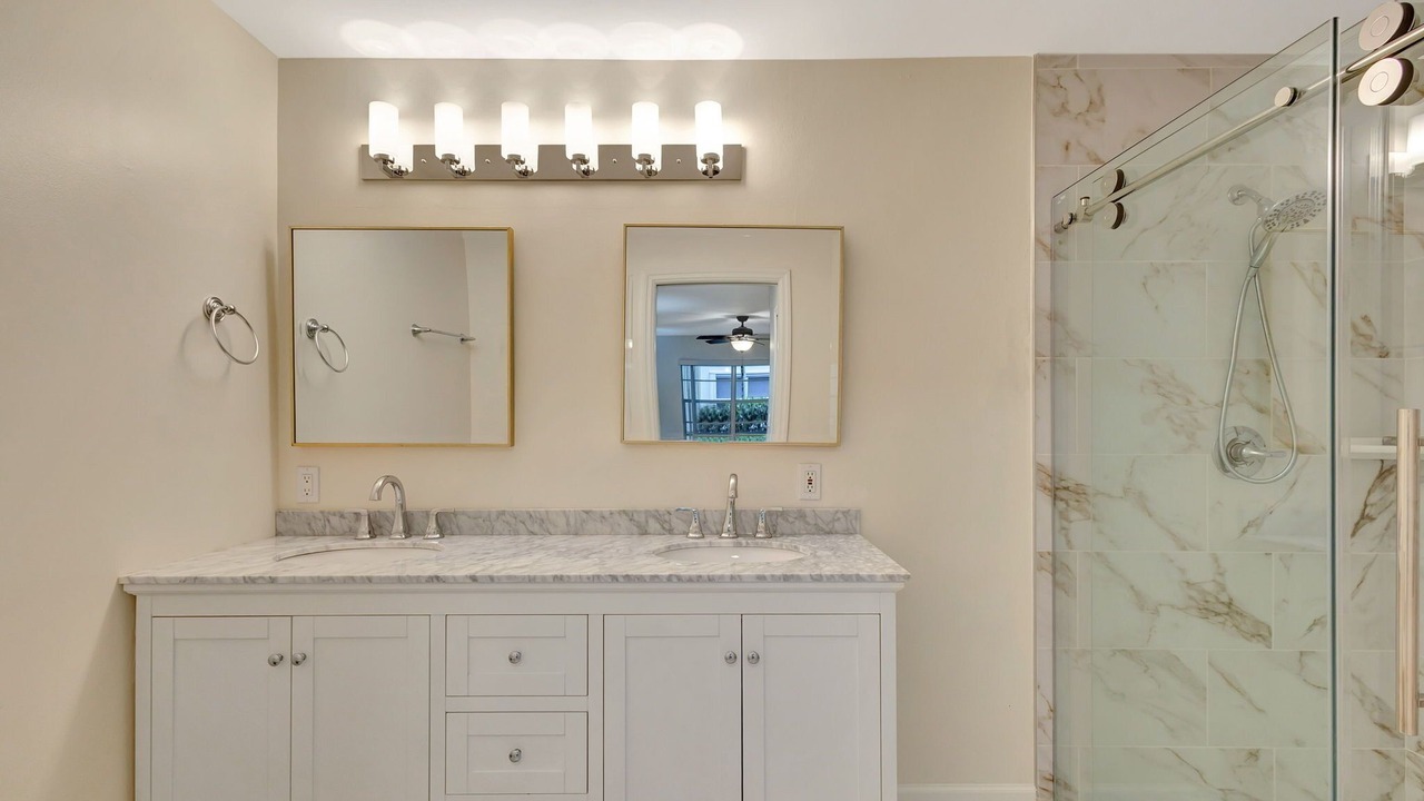 Photo of Bathroom in Greenview Shores