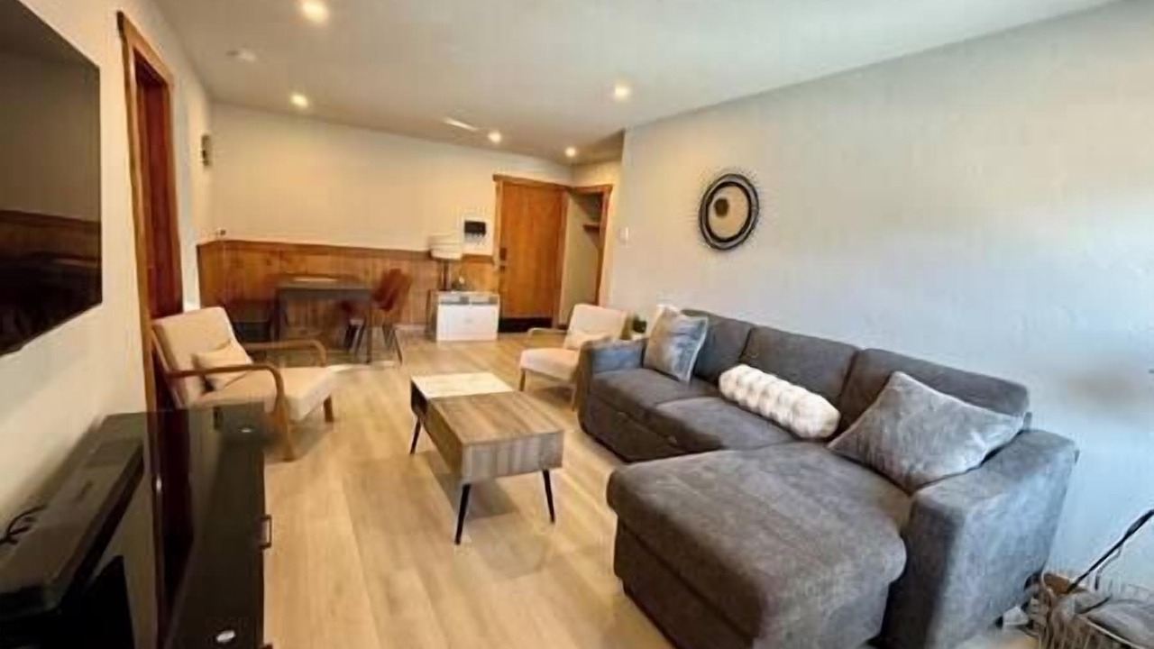 Photo of Livingroom in Avon