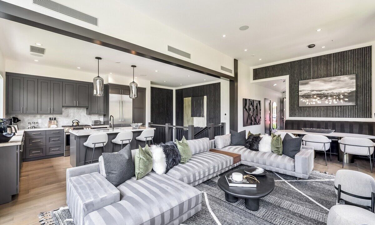 Photo of Livingroom in Avon