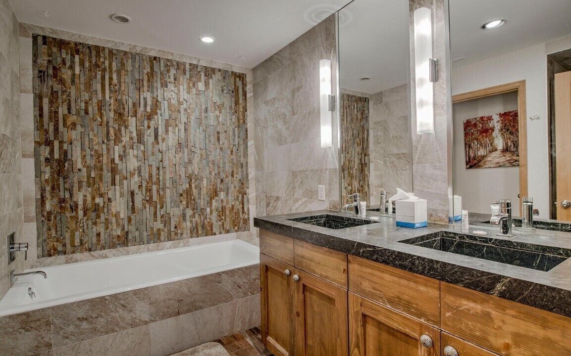 Photo of Bathroom in Peak 9