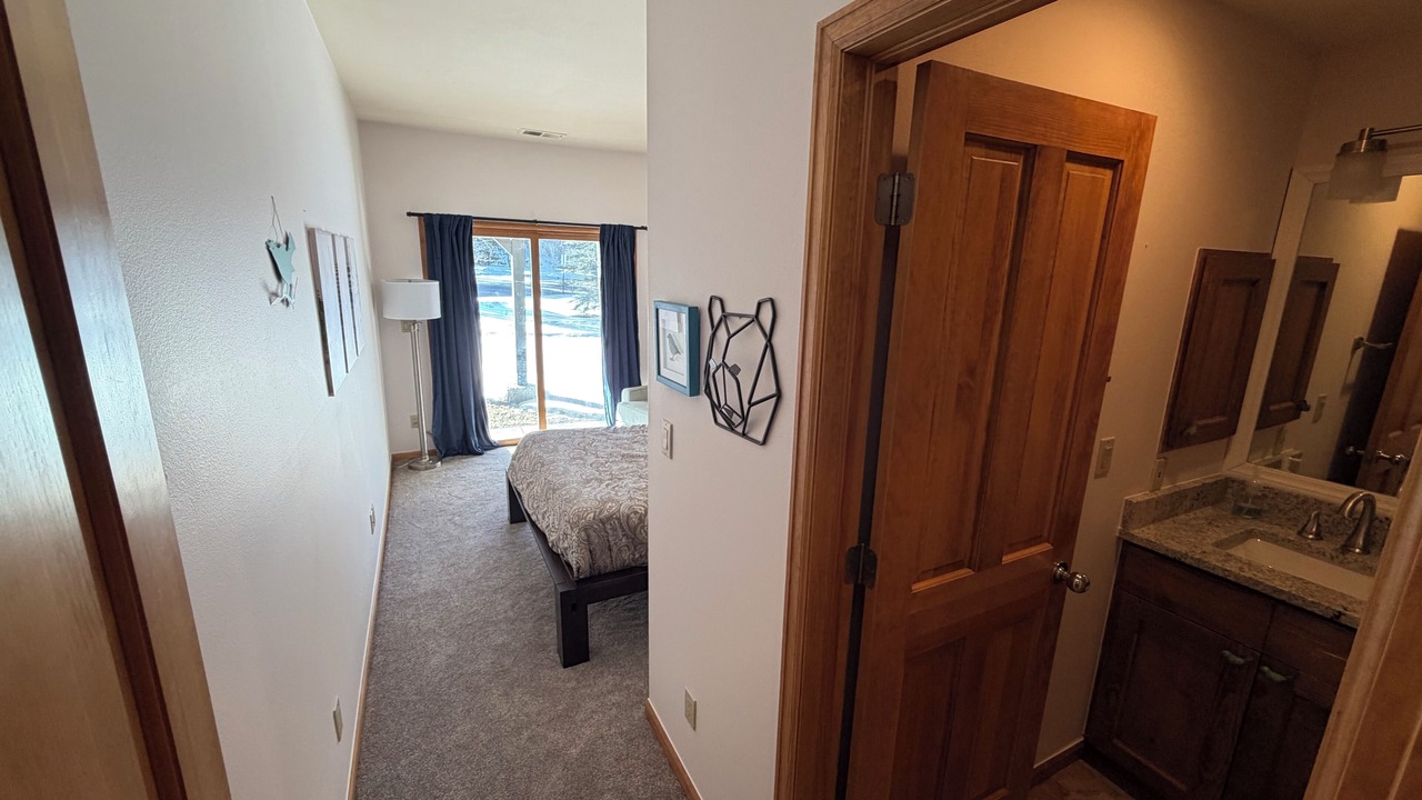 Photo of Bedroom in Peak 9