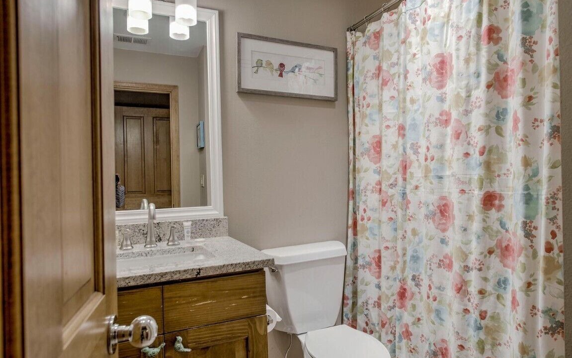 Photo of Bathroom in Peak 9