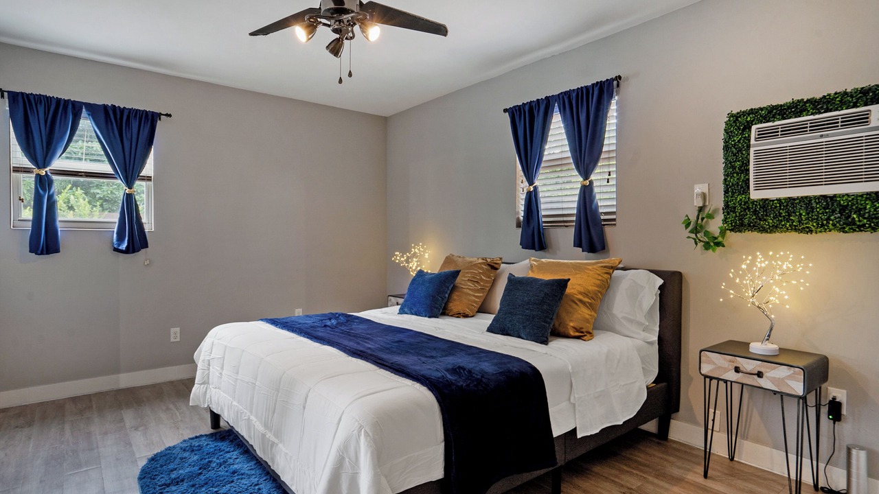 Photo of Bedroom in Golden Glades