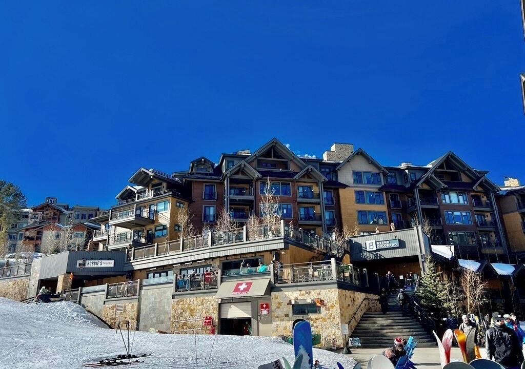 Photo of Outdoor in Peak 8