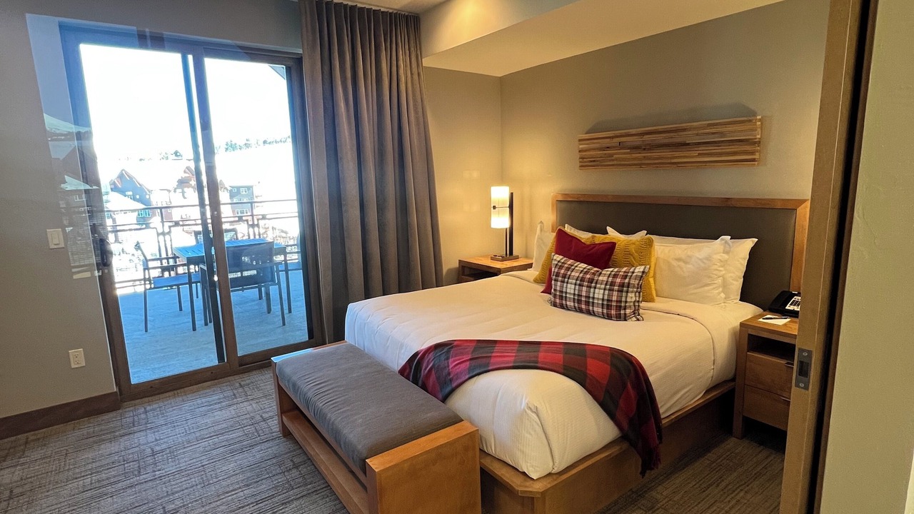 Photo of Bedroom in Peak 8