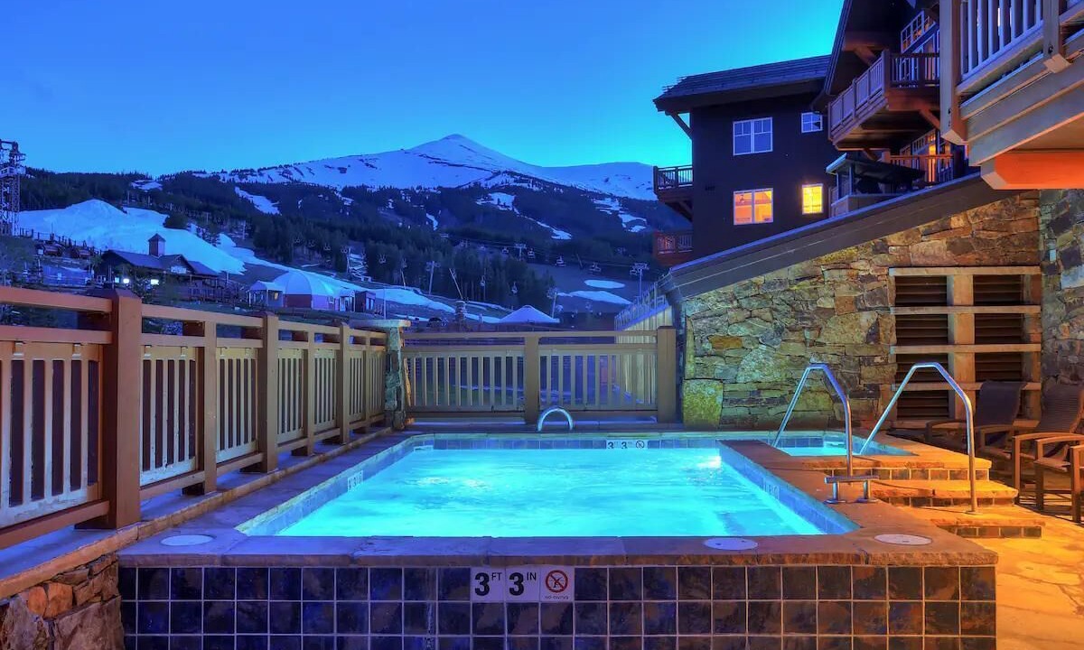 Photo of Outdoor in Peak 8