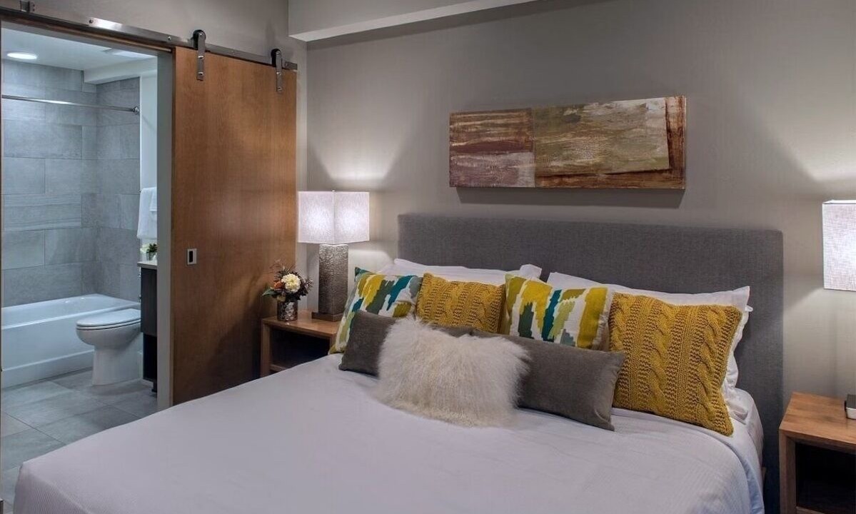 Photo of Bedroom in Peak 8