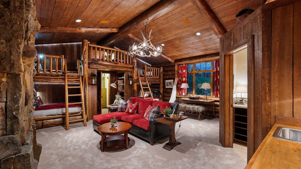 Photo of Livingroom in Edwards