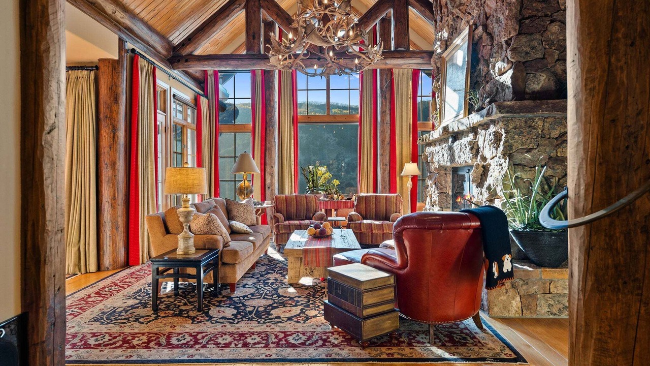 Photo of Livingroom in Edwards