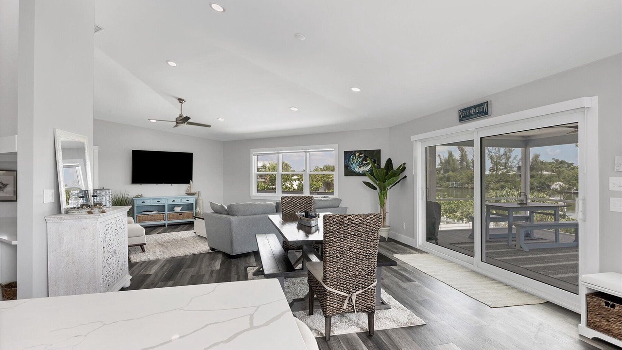 Photo of Livingroom in Palm Island