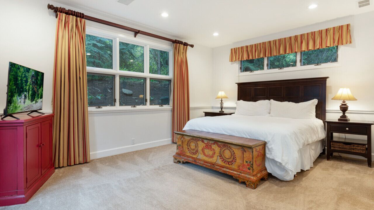 Photo of Bedroom in Highland Meadows