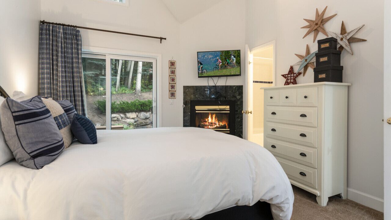 Photo of Bedroom in Highland Meadows
