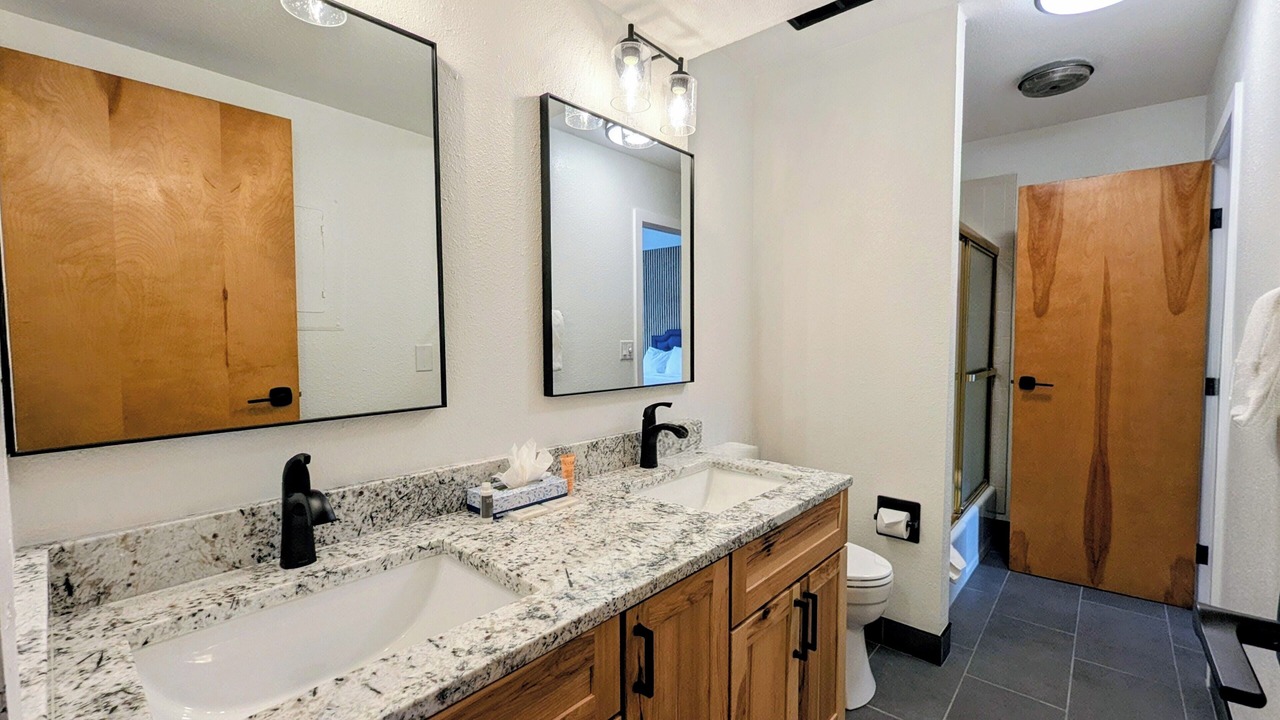 Photo of Bathroom in Lakeside Village