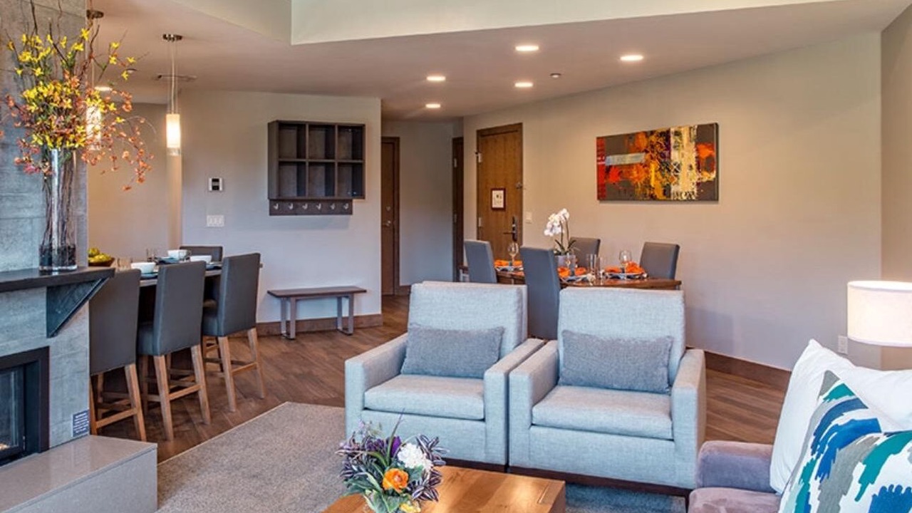Photo of Livingroom in Peak 8