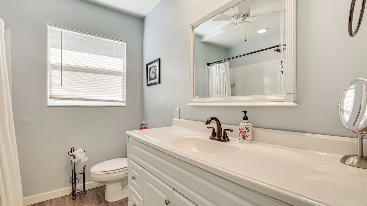Photo of Bathroom in Venice Gardens