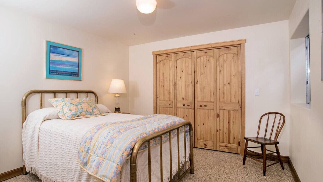 Photo of Bedroom in Basalt