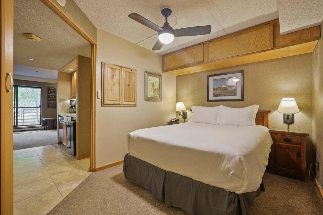 Photo of Bedroom in Peak 9