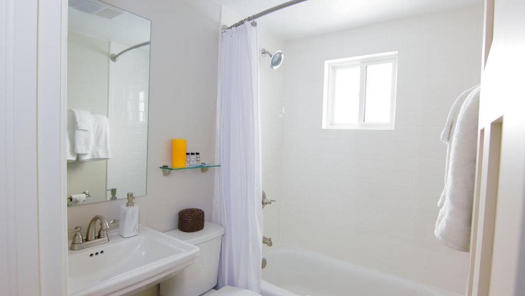 Photo of Bathroom in Redstone