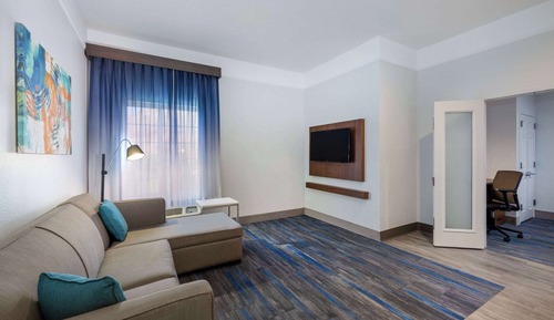 Suite, 1 King Bed, Accessible, Non Smoking