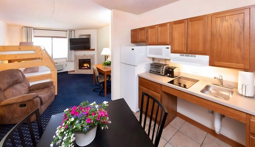 Executive King Suite with Kitchenette and Twin/Full Bunk Bed