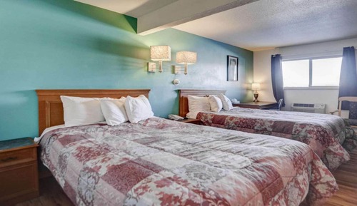 Room, Multiple Beds, Non Smoking (3 Doubles)