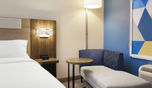 Suite, 1 King Bed, Transfer Shower, Non Smoking (Mobility)