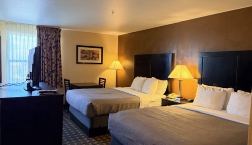 Standard Room, 2 Queen Beds, Non Smoking, Mountain View