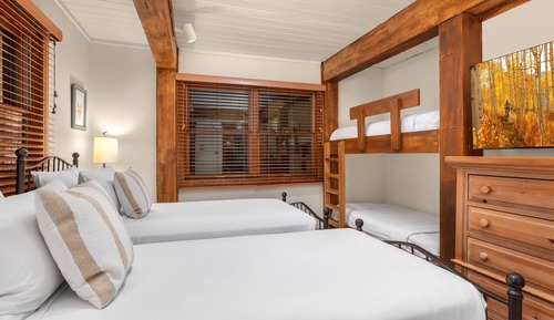 Condo, 2 Bedrooms (Summit 105)