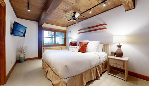 Condo, 2 Bedrooms (Slope 309)