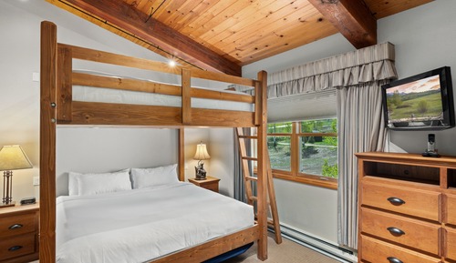 Condo, 3 Bedrooms (Summit 304)