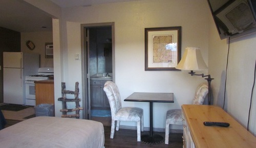 Deluxe Room, 1 Queen Bed, Kitchenette