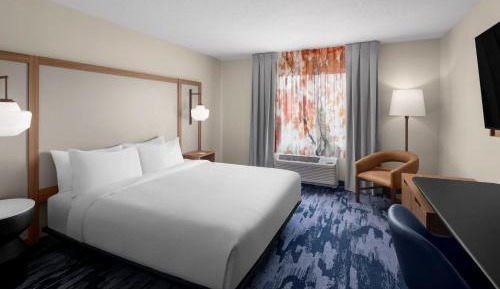 King Room with Roll-In Shower - Mobility Access/Hearing Accessible