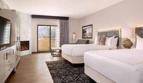 Lodge: Premium Deluxe Double Queen