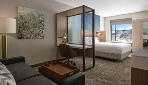 King Suite with Sofa Bed and Mountain View - Top Floor