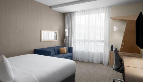 King Room with Bathtub and Sofa Bed - Mobility Access