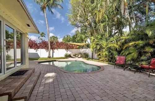 Garden Isles Villa | Tropical Oasis Fantastic 4 BD 3 BTH Home